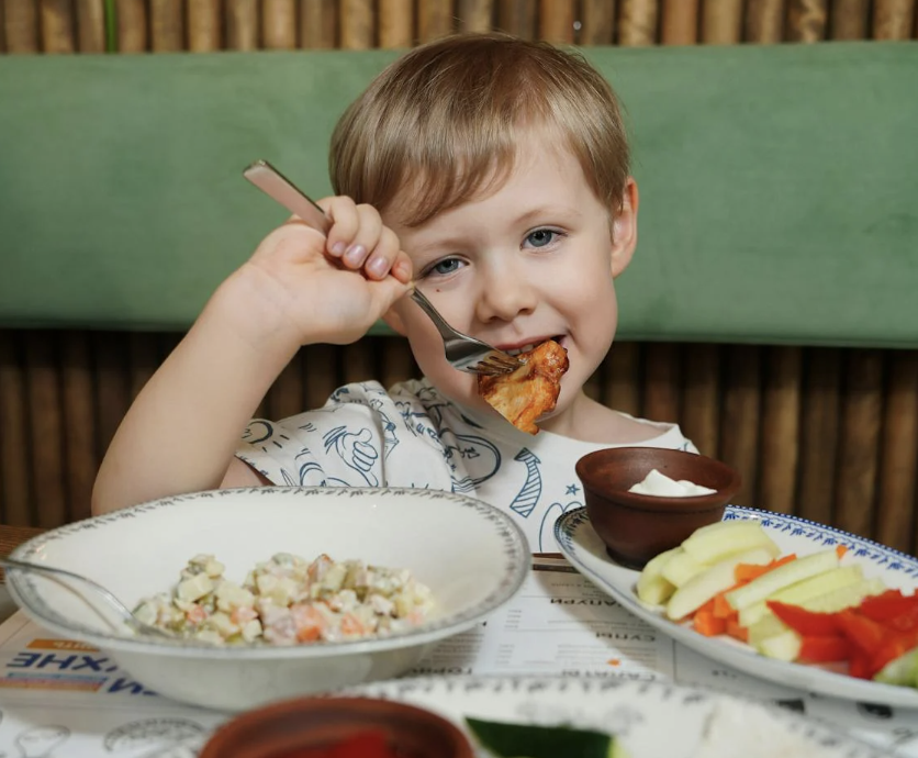 Kid eating food at table